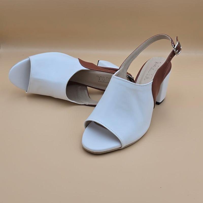 صندل زنانه سفید مدل جلوباز سگکی پاشنه دار