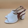 صندل زنانه سفید مدل جلوباز سگکی پاشنه دار