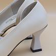کفش مجلسی زنانه مدل ساده سفید و کرم پاشنه دار
