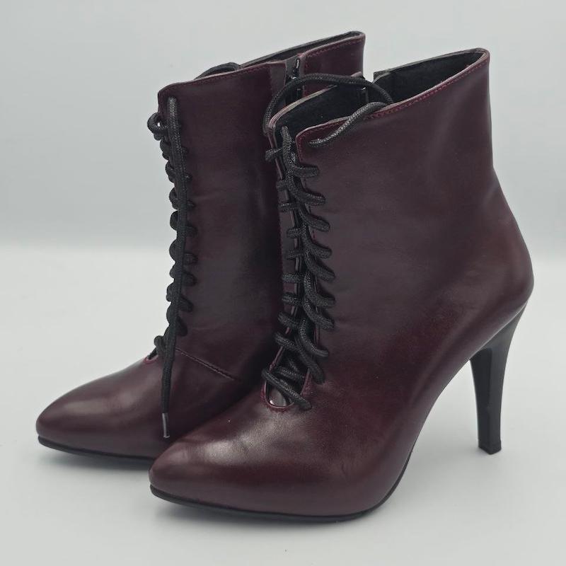 نیم بوت زنانه مشکی و زرشکی پاشنه نوک تیز بندی