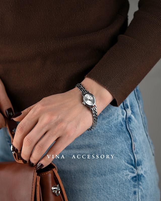 ساعت یونانی بیضی نقره ای صفحه سفید