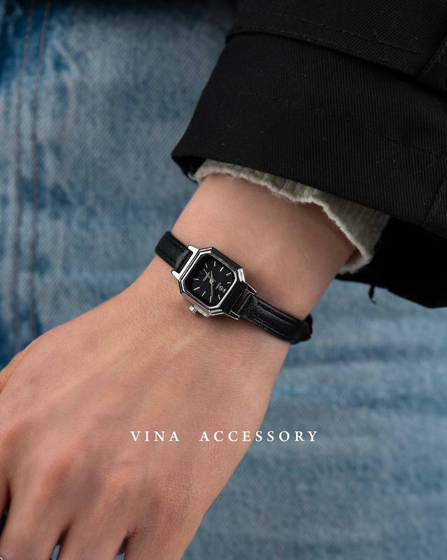 ساعت نقلی صفحه مشکی