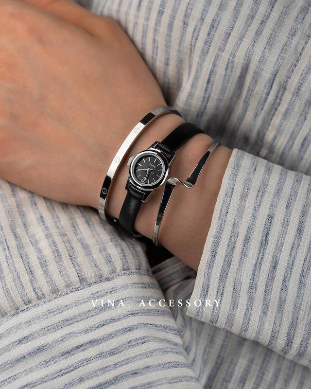 ساعت گرد مینیمال صفحه مشکی