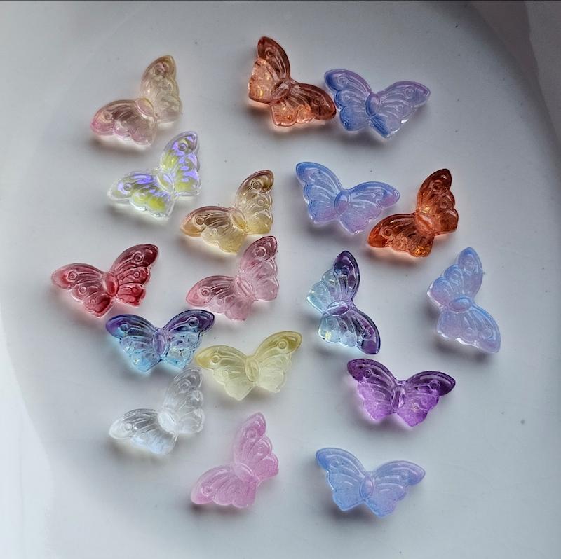 پروانه شیشه ای🦋