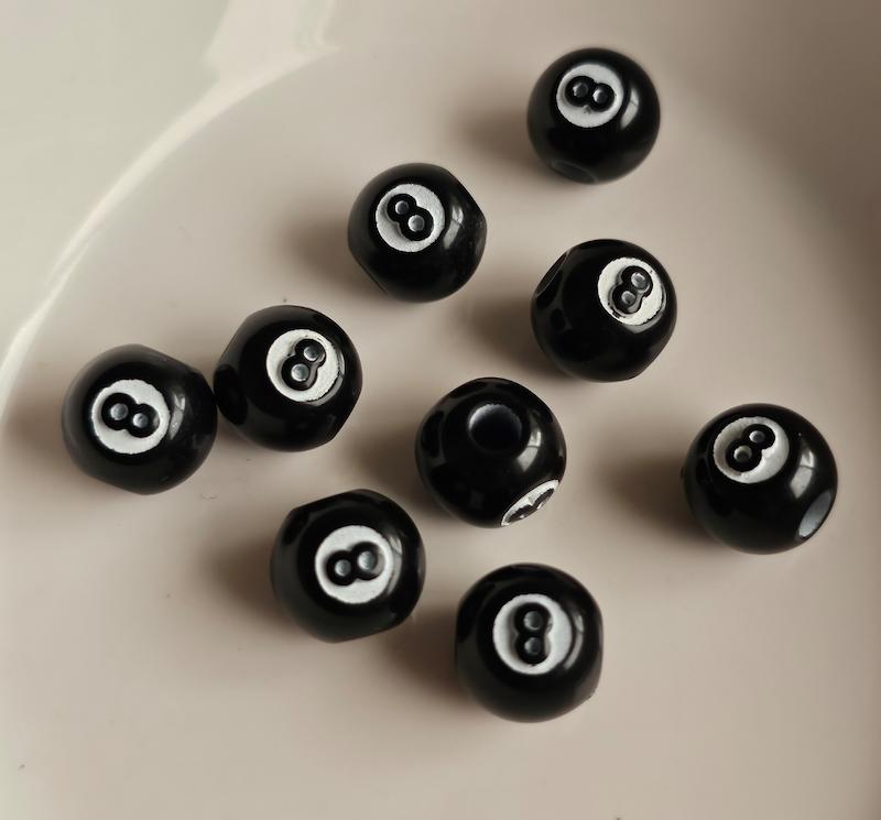 مهره بیلیارد ۸