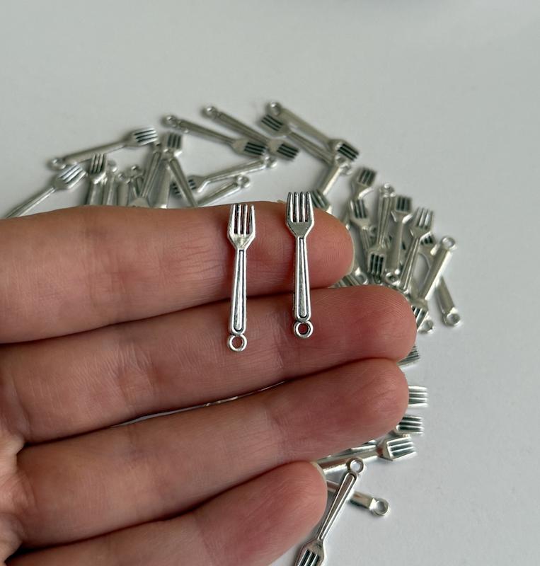 چنگال فلزی (آویز)