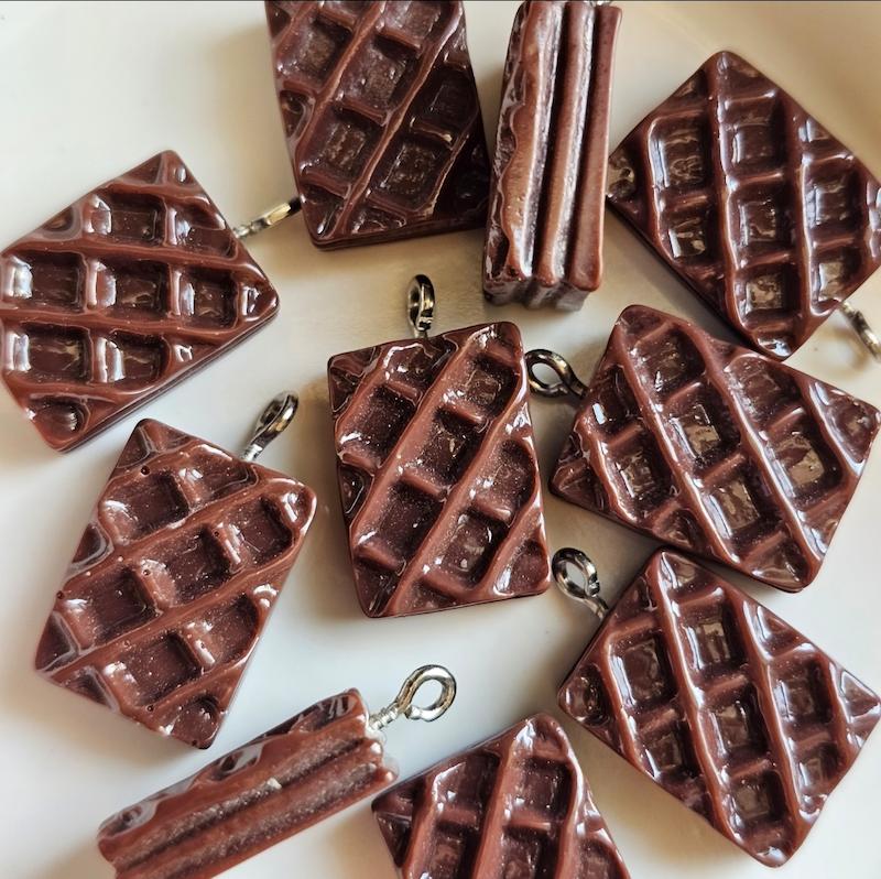 آویز وافل شکلاتی🍫