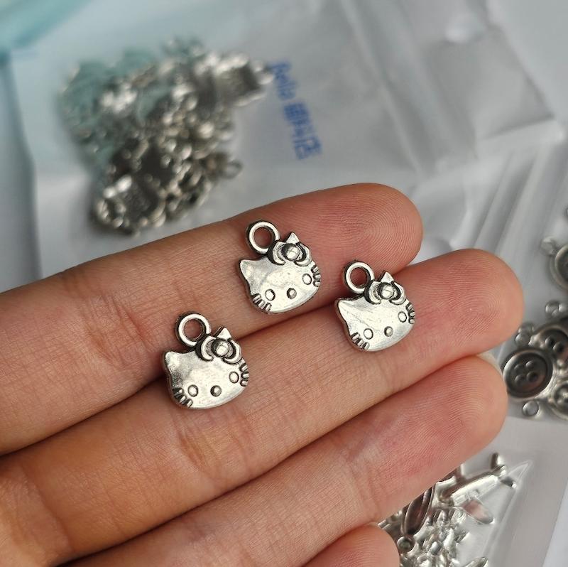 آویز فلزی کیتی🎀