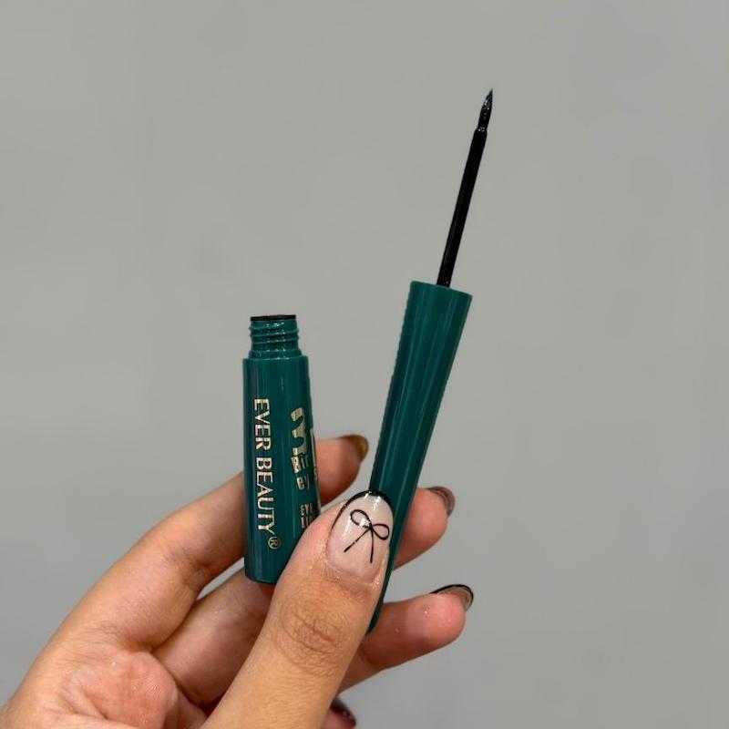 خط چشم مویی سبز اور بیوتی