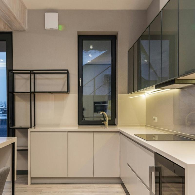 درب شیشه ای شفاف_فریم مشکی