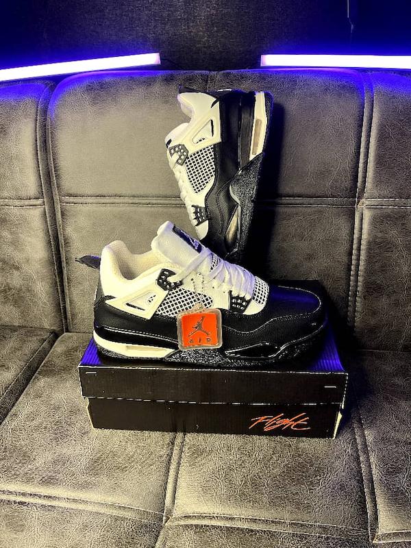 جردن 4 سفید مشکی 