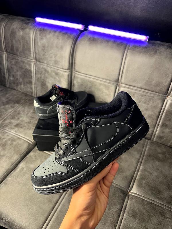 ترویس بلک فانتوم 