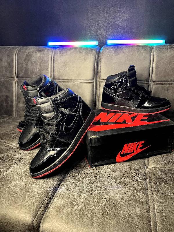 جردن 1 مشکی قرمز ساقدار 