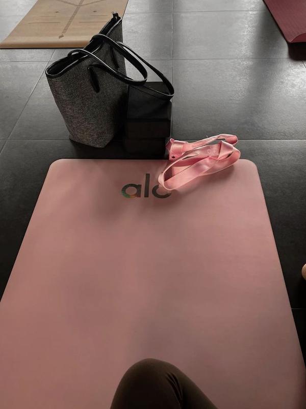 مت الویوگا Alo Yoga
