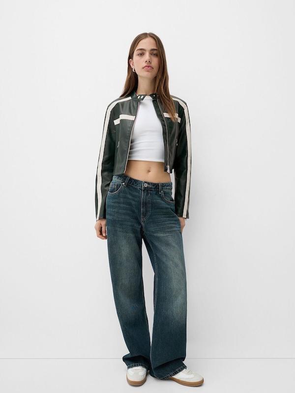 5️⃣ استایل خیابانی با کاپشن چرم زنانه Bershka