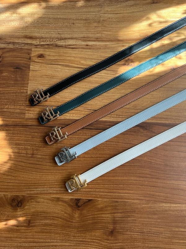 کمربند زنانه رالف لورن Ralph Lauren از نمای جلو با سگک فلزی RL