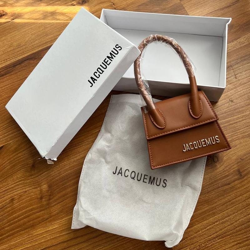4️⃣ کیف زنانه برند جاکوموس Jacquemus در بسته‌بندی اصلی برند