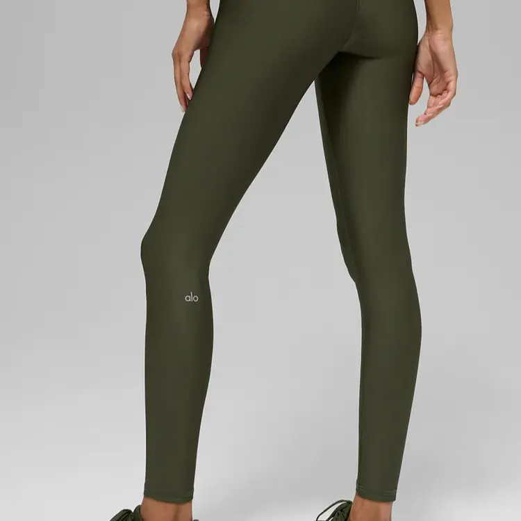 نما از جلو لگ Alo Yoga