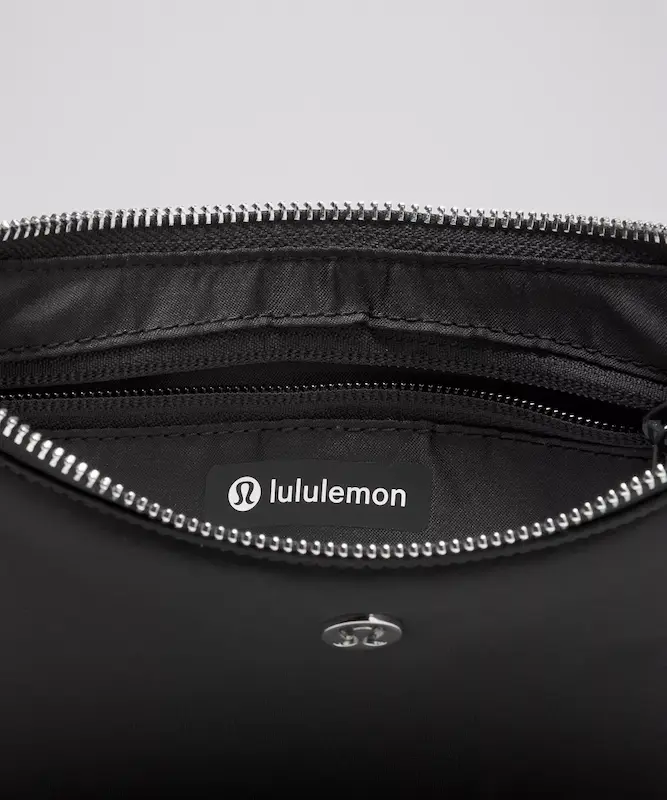 کیف مینی شولدر بگ لولولمن City Essentials Mini Shoulder Bag 1L