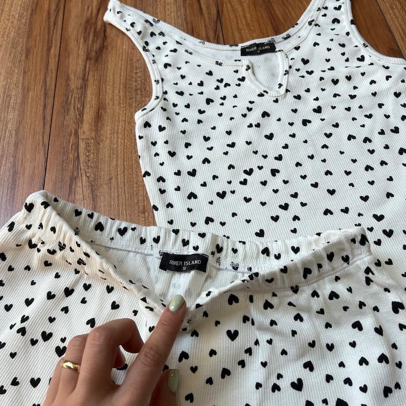 جزییات دوخت ست راحتی زنانه تاپ و شلوارک تُرک River Island