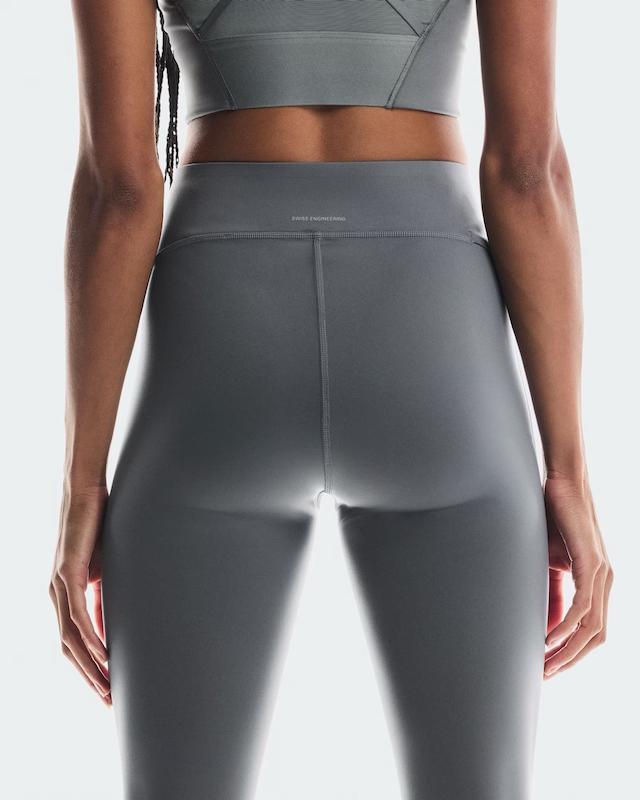 جزییات لگ ورزشی زنانه آن On مدل Train Tights 7/8