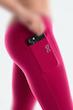 جزییات جیب تنخور لگ ورزشی زنانه آن On مدل Performance Tights