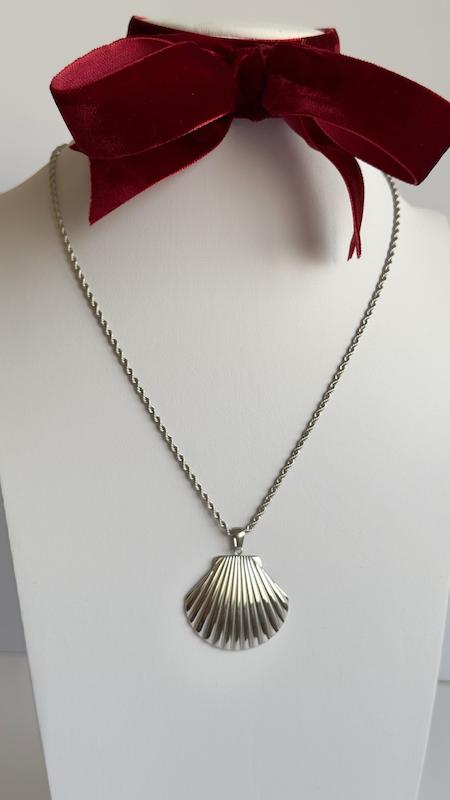 گردنبند صدف نقره ای