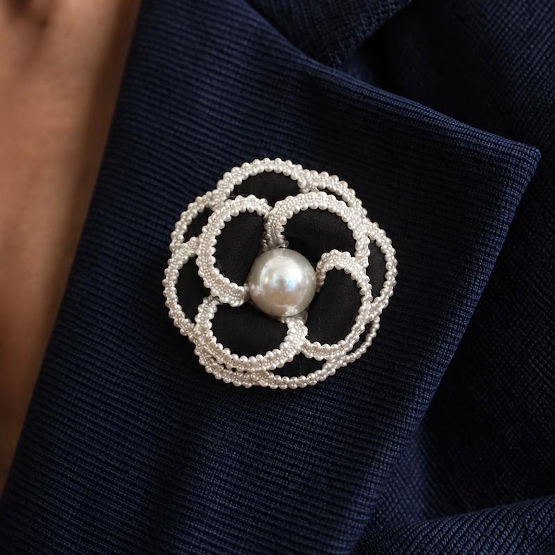 سنجاق گل سینه Chanel 2