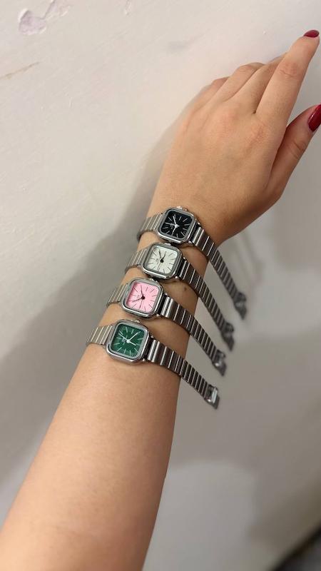 ساعت مربع بند ریلی