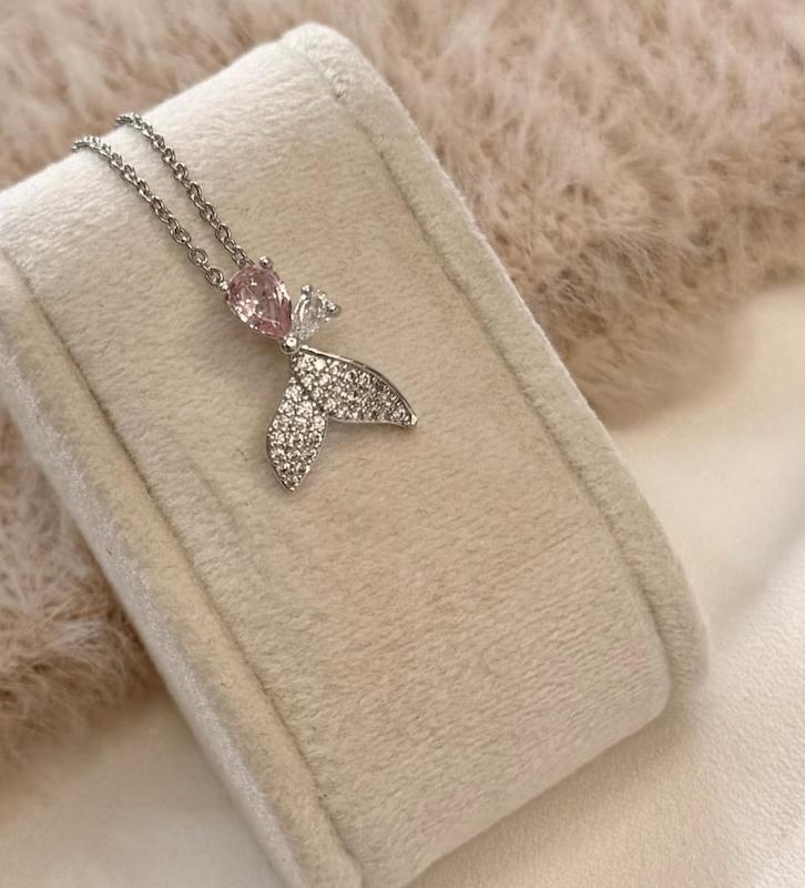 گردنبند دم وال نگیندار