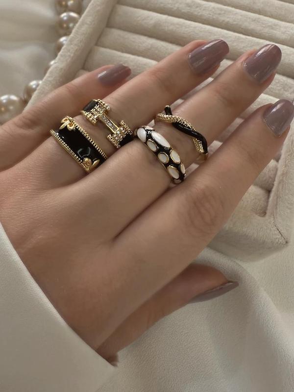 انگشتر مینا کاری کالکشن مشکی سفید