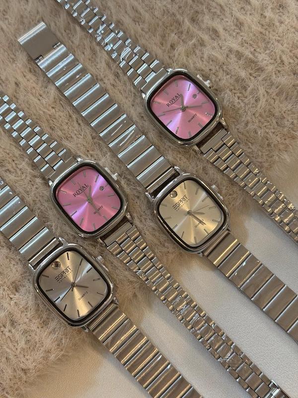 ساعت فلزی نقره ای