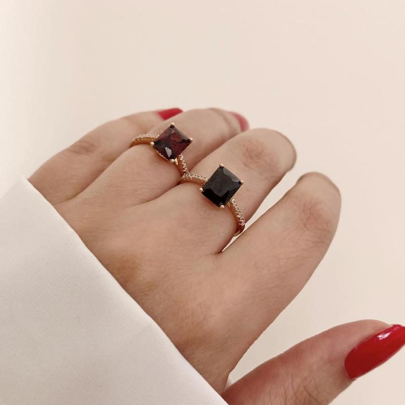انگشتر ژوپینگ با کریستال‌ قرمز و مشکی