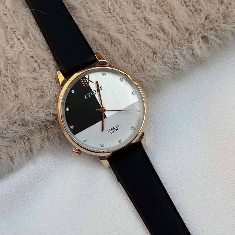 ساعت مشکی مینیمال