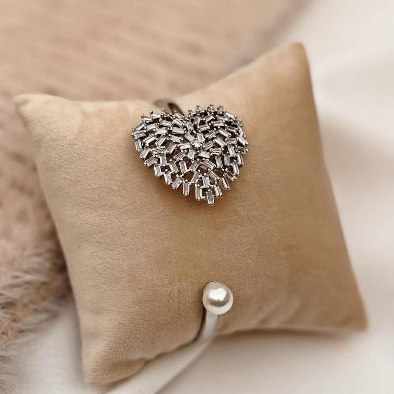 بنگل مروارید و قلب نگینی 