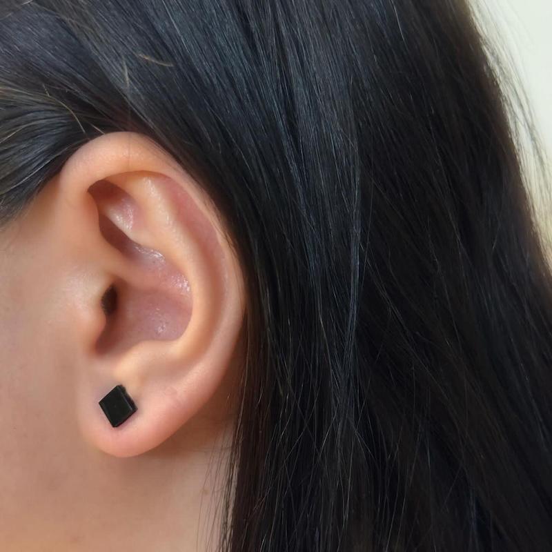 گوشواره های مینیمال مشکی