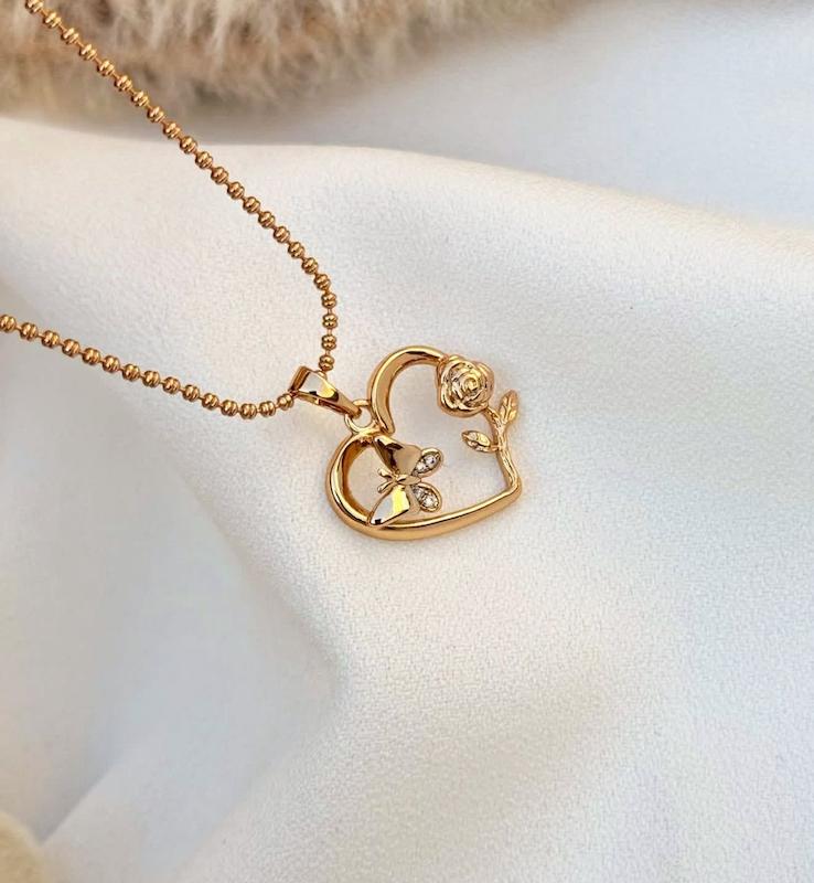 گردنبند قلب و گل و پروانه