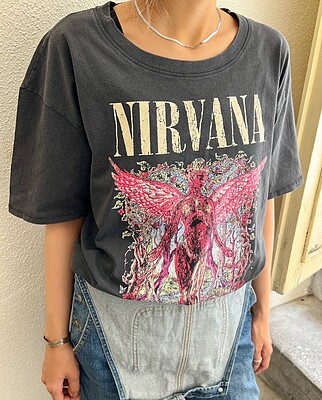 تیشرت اورسایز طوسی Nirvana برند Stradivarius 