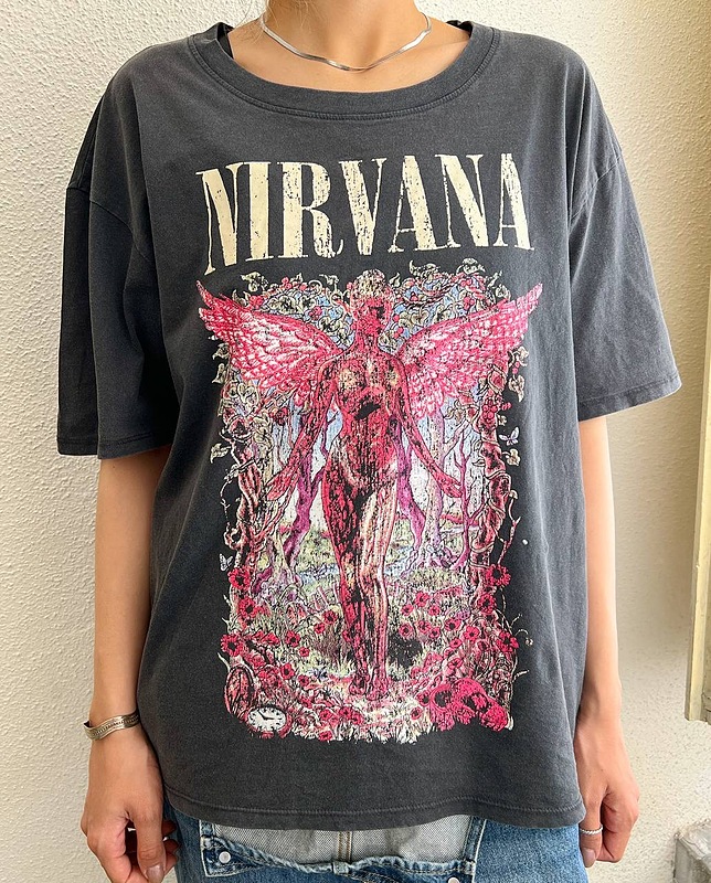 تیشرت اورسایز طوسی Nirvana برند Stradivarius 