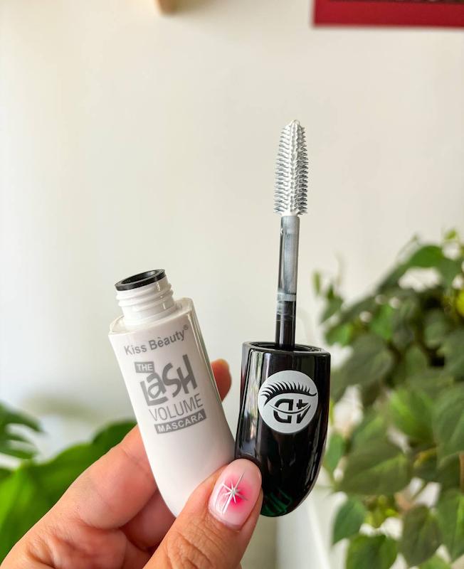 ریمل حجم دهنده و بلندکننده ۴ رنگ سورمه‌ای-قهوه‌ای-سفید-مشکی برند kiss beauty 