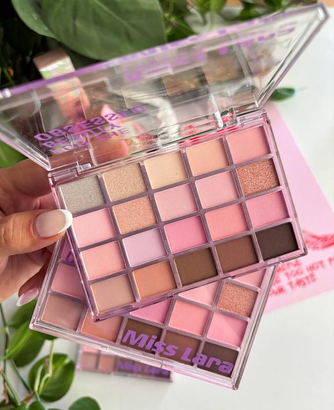 پالت سایه ۲۰ رنگ قهوه ای و صورتی برند miss lara