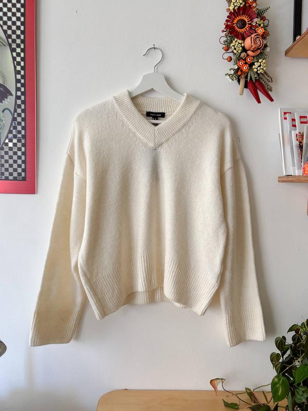 بافت نرم و لطیف شیری یقه۷ برند new look