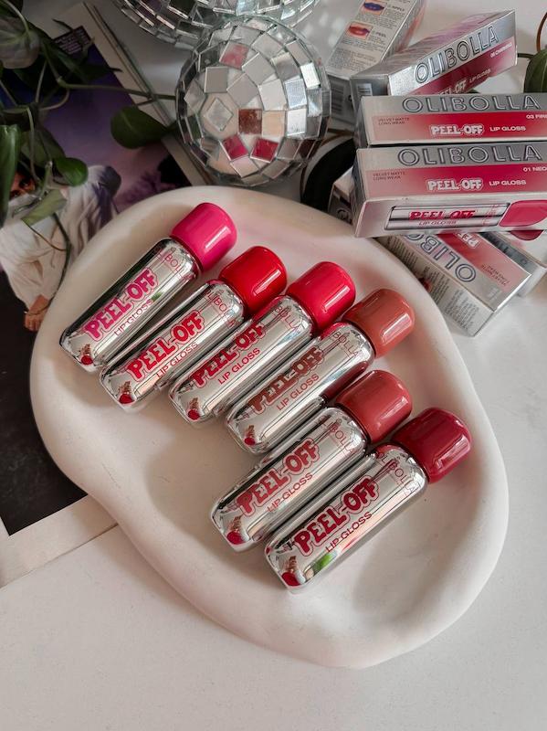 رژ پیل آف peel off پوکه نقره ای برند olibolla