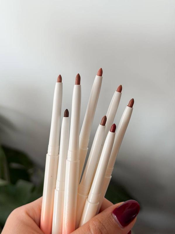 مداد لب پیچی برند sheglam