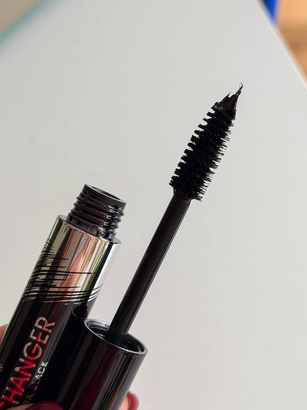 ریمل حجم دهنده و بلندکننده مشکی برند ever beauty 