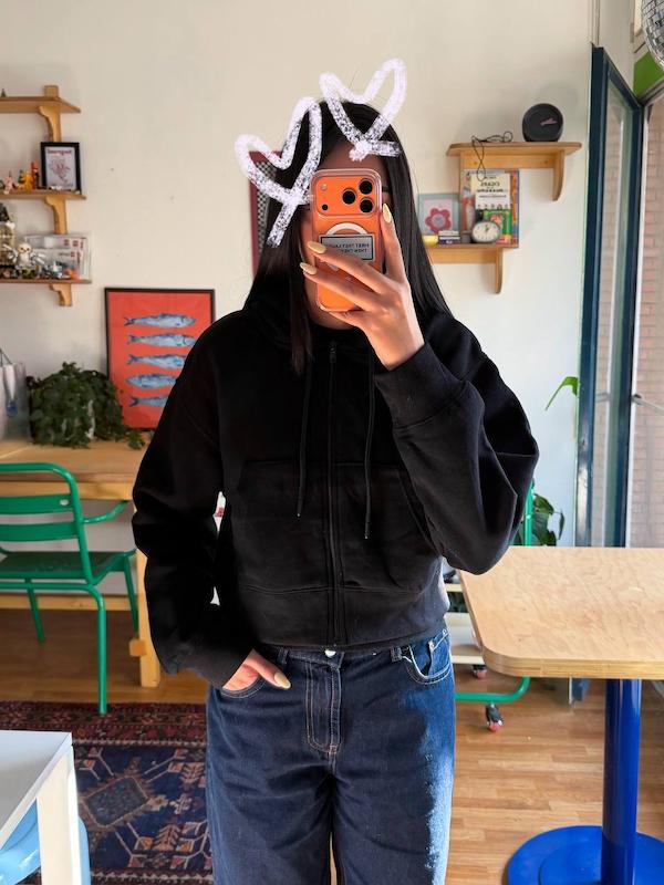 سوییشرت کراپ مشکی ساده برند lefties