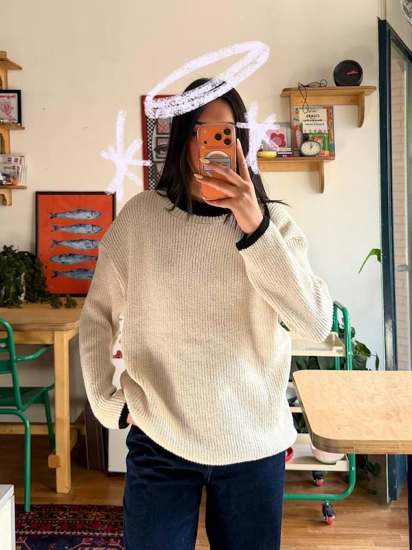 بافت اورسایز شیری یقه و آستین مشکی برند Zara