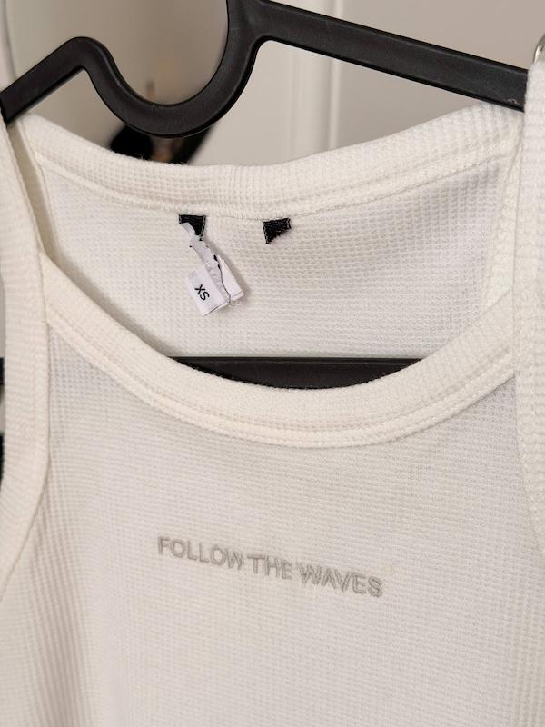 کراپ تاپ کبریتی follow the waves سفید برند h&m