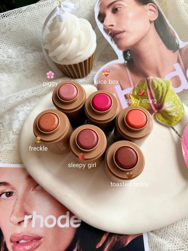 رژگونه‌ ی استیکی میوه ای و شکلاتی سری ۲۰۲۶ rhode