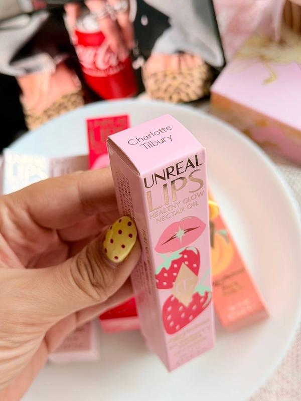 لیپ گلاس اصلی رایحه و طعم میوه ای برند شارلوت charlotte tilbury 